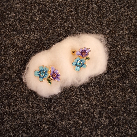 Jewelry - 💥SALE💥NEW Purple & Blue Stud Flower Earrings